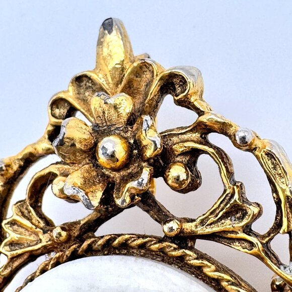 Hand-Painted Floral Porcelain Vtg Brooch Pin Gold-Tone Signed Ornate Frame - Picture 9 of 9